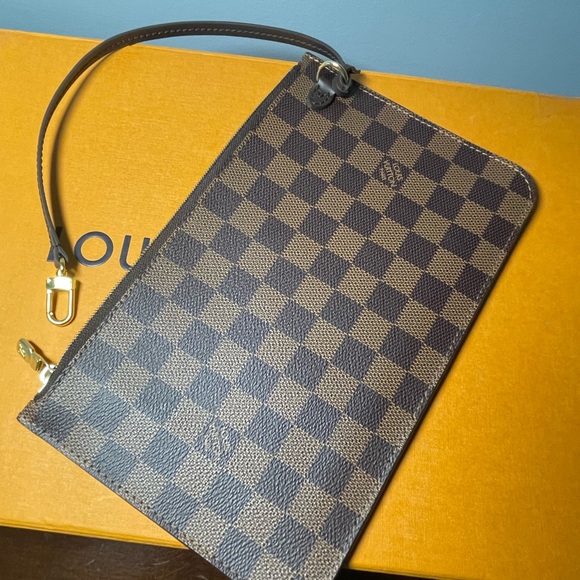 Louis Vuitton Damier Pouch SOLD - Picture 8 of 8